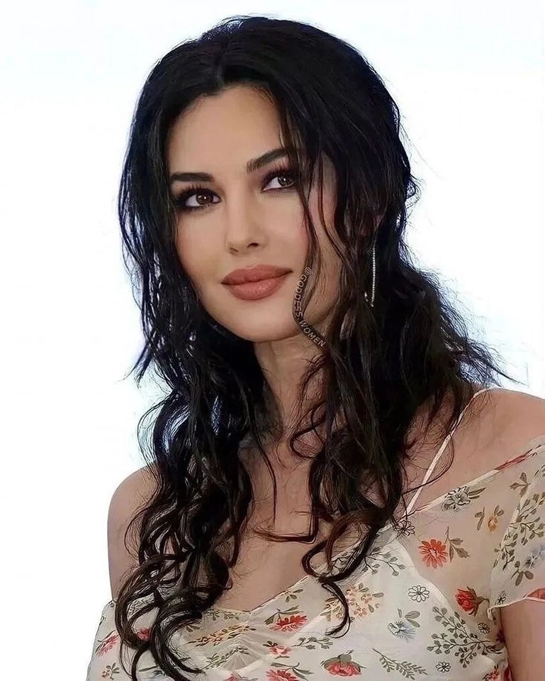 Monica belluci #YmkLe0gS