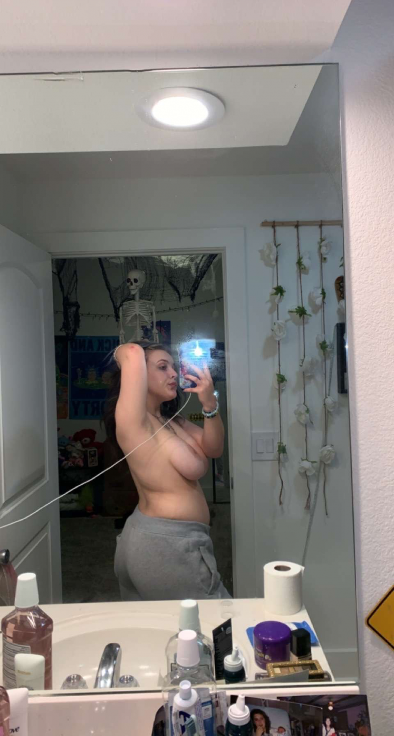 Huge tits slut #TcDOWEnl