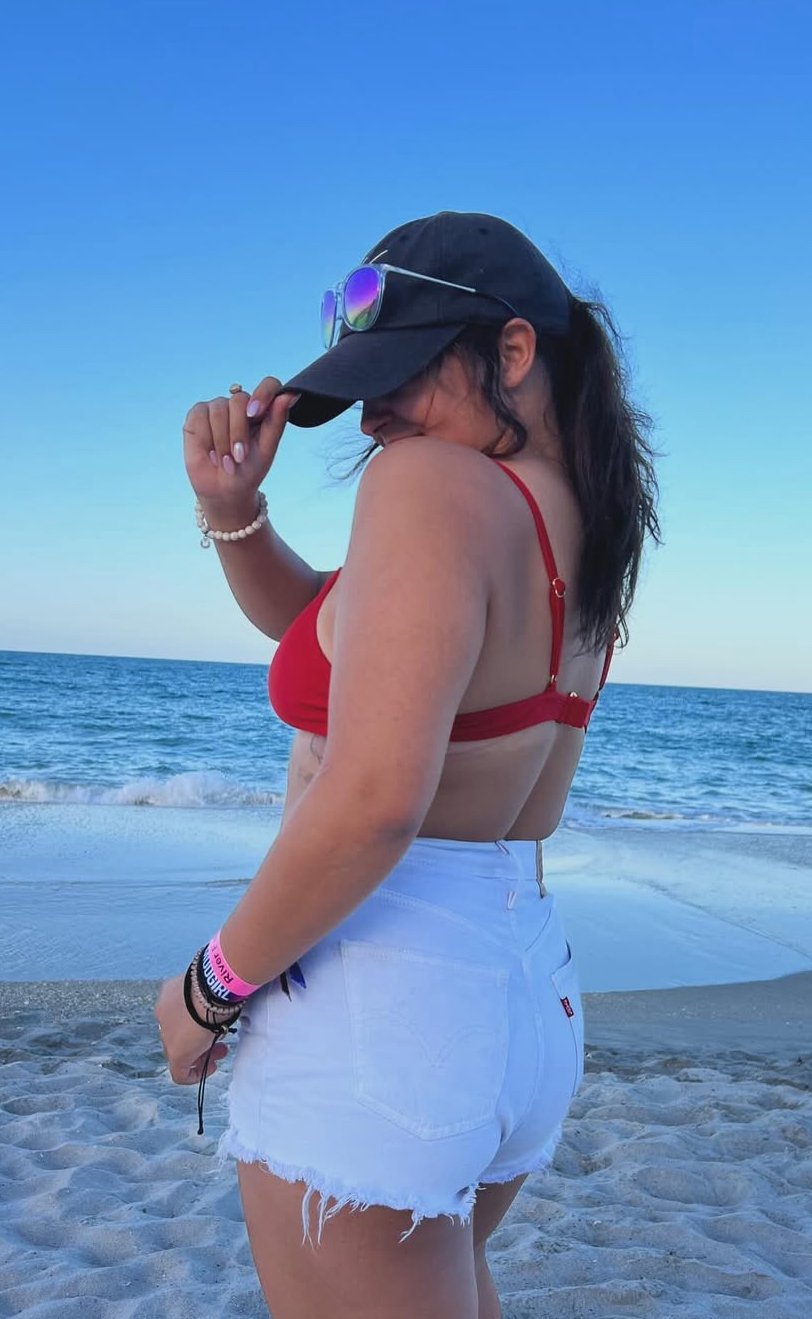 Analysa, 20, Cuck pumps his dick over his crushs pics. Let’s repost this exposed slut #b0H1zgjT