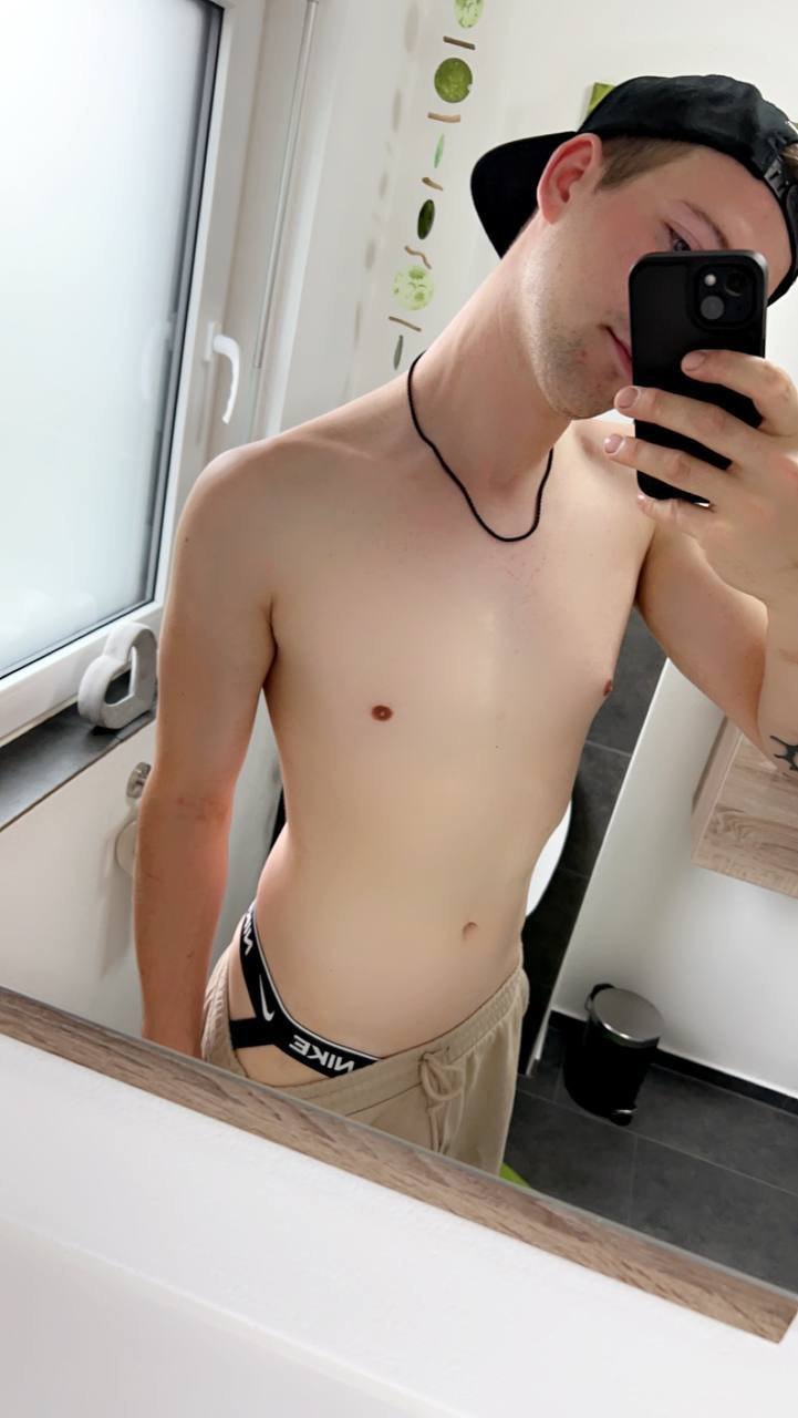 Public exposed fag guy #datKA85F