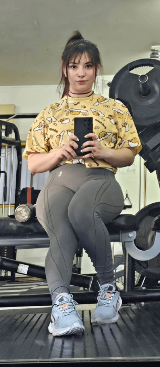 Sakura se amostrando na academia, que safada #36C0VAtg